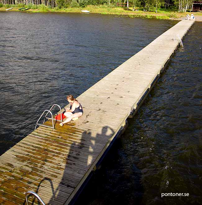 Flytbrygga gångbro