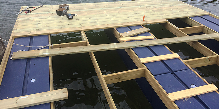 Vikter på en bastuflotte är en kritisk faktor